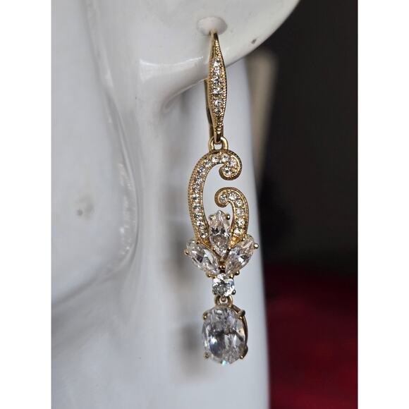 Gorgeous NADRI Clear CZ Crystal Gold Tone Drop Dangle Lever Back Earrings 18K GP - Picture 2 of 8